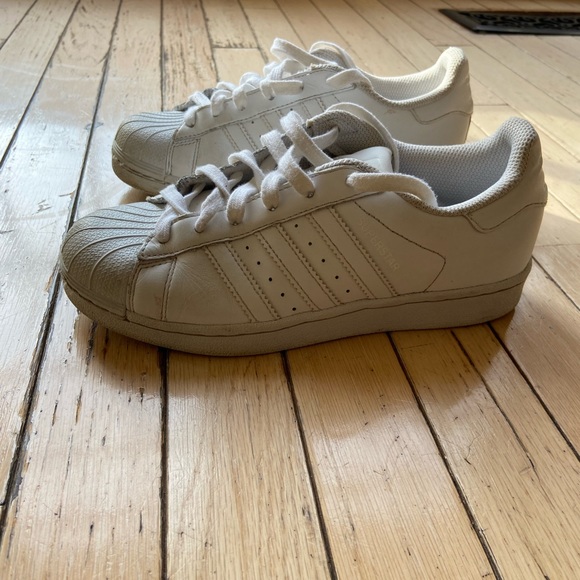 Kids White Adidas Superstar Sneakers Size 4 - Picture 4 of 8